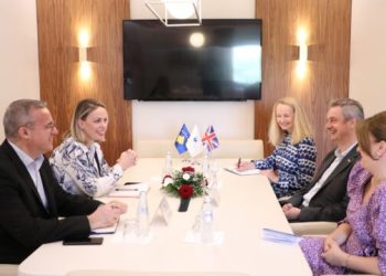 Ambasadori britanik takohet me Gresa Cakën, lavdëron punën e gjykatës që ajo e drejton