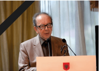 Flamujt në gjysmështizë, sot dhe nesër ditë zie kombëtare në nderim të Ismail Kadaresë