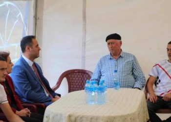 Në Ditën Memoriale të policëve të rënë në detyrë, Konjufca viziton familjen e Enver Zymerit dhe Afrim Bunjakut