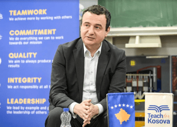 Kryeministri Kurti bashkëbisedoi me nxënësit e Institutit Veror 2024 ‘Teach for Kosova’