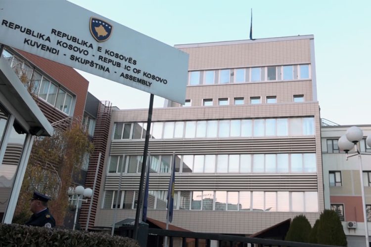 Punëtorët teknik të Kuvendit paralajmërojnë grevë nëse nuk u rriten pagat