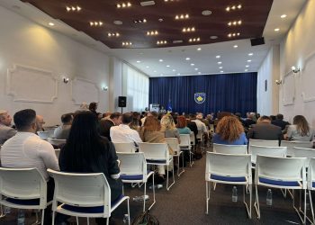 Nis seanca e Kuvendit, deputetët me një minutë heshtje nderojnë v*iktimat e Srebrenicës