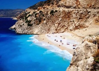 National Geographic: Plazhi i Pasqyrave mes 6 resorteve sekrete të Evropës