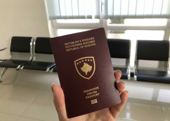 Serbët të interesuar për t’u pajisur me dokumente të Kosovës