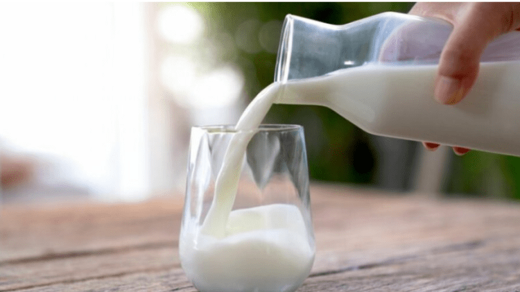 Qumësht të ngrohtë apo të ftohtë, cilin duhet ta konsumoni?