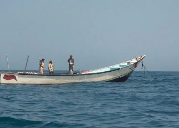 Anija me 45 emigrantë dhe refugjatë u përmbys pranë Jemenit, gjenden katër të mbijetuar