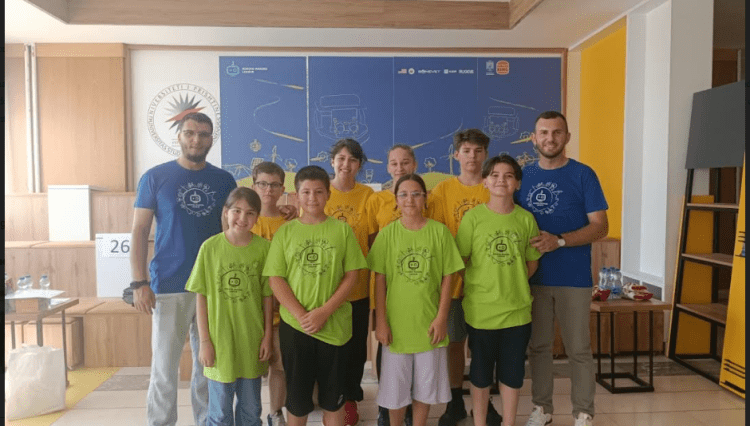 Shkolla Maarif Triumfon në Garën e Robotikës KML: Suksese të shkëlqyera në Prizren dhe Prishtinë!