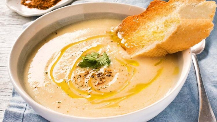 Supë verore me miell misri e kos, aromë e shije fantastike