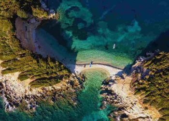 Media italiane: Gjithnjë e më shumë italianë zgjedhin Shqipërinë, plazhet më të bukura