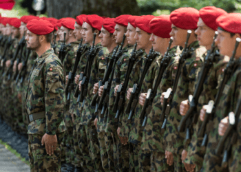 Më shumë se gjysma e zviceranëve kundër shtimit të fondeve për ushtrinë