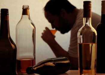 Bie “miti” i alkoolit, studimi i ri për efektet në organizëm: Bën dëm edhe nëse konsumohet me masë