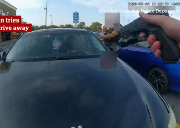 E rëndë në SHBA! Oficeri i policisë vrau një grua shtatzënë, kamerat e trupit filmuan tmerrin. Publikohet momenti (VIDEO)