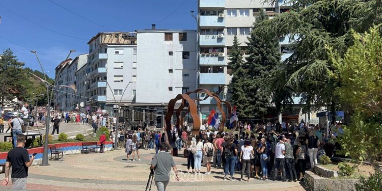Instrumentet politike të Vuçiqit nisin protestën në veri të Republikës së  Kosovës