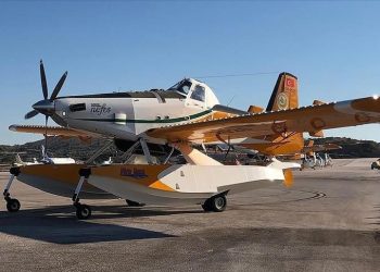 Në Greqi mbërrijnë avionët e dërguar nga Türkiye për luftën kundër zjarreve