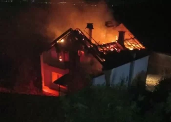 Merr flake një vilë në Ferizaj, pronari dyshon se ishte e qëllimshme