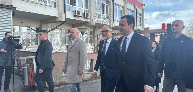 Rihapet Klinika Emergjente në QKUK, marrin pjesë kryeministri Kurti e ministri Vitia