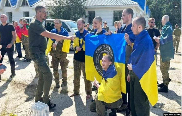 Ukraina dhe Rusia këmbejnë të burgosur të luftës
