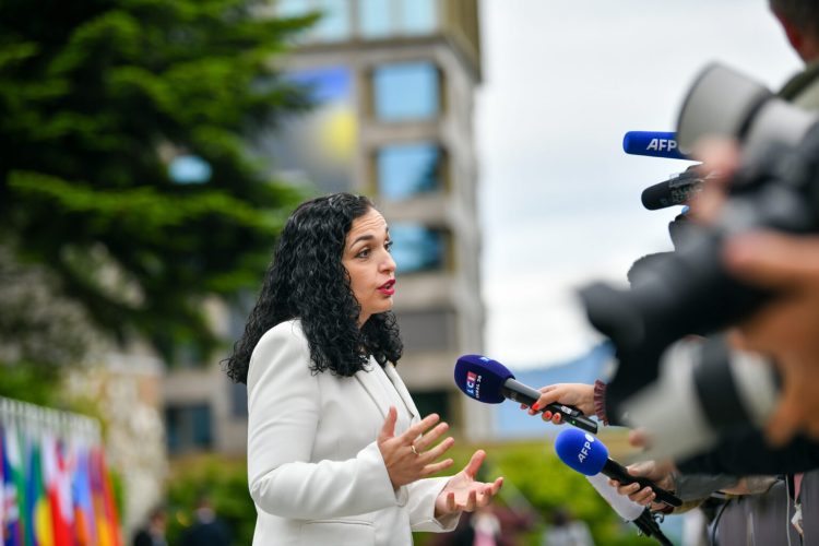 Statovci: Trajtimi jodinjitoz ndaj presidentes Osmani nga zyrtari maqedonas është mendësi e së kaluarës dhe i papranueshëm