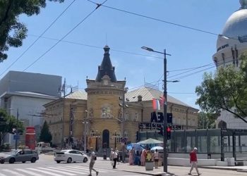 Analistë e gazetarë në Serbi: Po përballemi me presione e kërcënime