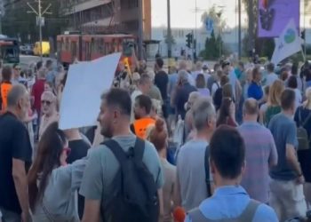 Arrestohen protestuesit në Beograd, Vuçiq i quajti puçistë