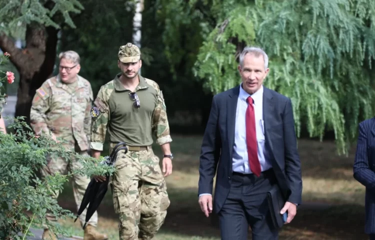 Pas Osmanit, ndihmëssekretari i NATO-s shkon në takim te Kurti