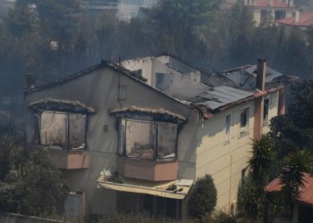 Zjarre në Greqi, shtëpi, biznese, fusha dhe ndërtesa publike u bën hi