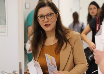 Zëvendësministrja e Shëndetësisë viziton lehonat në kuadër të javës për ushqyerjen me qumësht gjiri