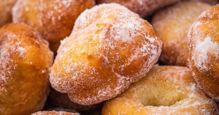 Dëshira për ëmbëlsirat nuk është e rastësishme, këto janë arsyet pse mund të shfaqe