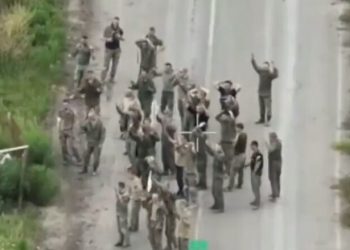 Pamje të reja të dorëzimit të ushtarëve të Putinit – forcat ukrainase po përparojnë brenda Rusisë (Video)