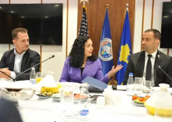 Presidentja Osmani takon përfaqësuesit e OAK-ut, diskutojnë për provominin e potencialeve ekonomike të Kosovës