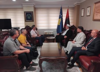 Kryetari i Bashkësisë Islame të Kosovës, Myftiu Naim ef. Tërnava, priti në takim profesorin amerikan, z. Jonathan Andrew Cleveland Brown