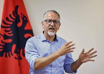 Ministri Vitia njofton se ka filluar shkollimi specialistik për 104 specializantë të rinj në institucionet publike shëndetësore