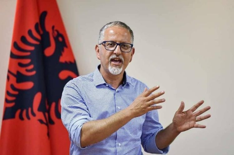 Ministri Vitia njofton se ka filluar shkollimi specialistik për 104 specializantë të rinj në institucionet publike shëndetësore