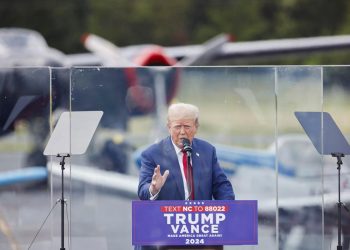 Trump i rrethuar me xham antiplumb në tubimin e parë në natyrë që nga atentati