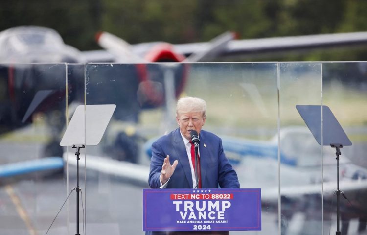Trump i rrethuar me xham antiplumb në tubimin e parë në natyrë që nga atentati