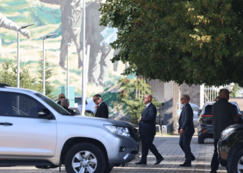 Shefi i CIA-s shkon në Qeveri për takim me Kurtin