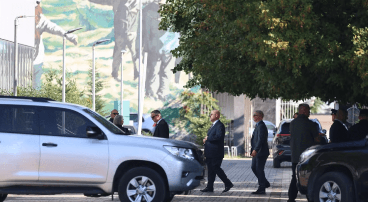 Shefi i CIA-s shkon në Qeveri për takim me Kurtin