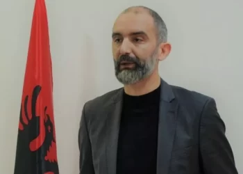 Abrashi thotë se “Gjykata Themelore e Prishtinës” bëri like kundër tyre: Tregoni kush ua menaxhon faqen