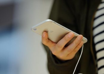 Belgjikë, ndalohet përdorimi i smartfonave në shkollat fillore dhe të mesme