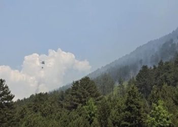 Shuhet zjarri në Prevallë, KFOR-i intervenoi nga ajri
