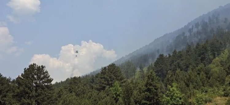 Shuhet zjarri në Prevallë, KFOR-i intervenoi nga ajri