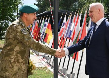 Ulutash flet për dialogun me zyrtarin e lartë të NATO-s