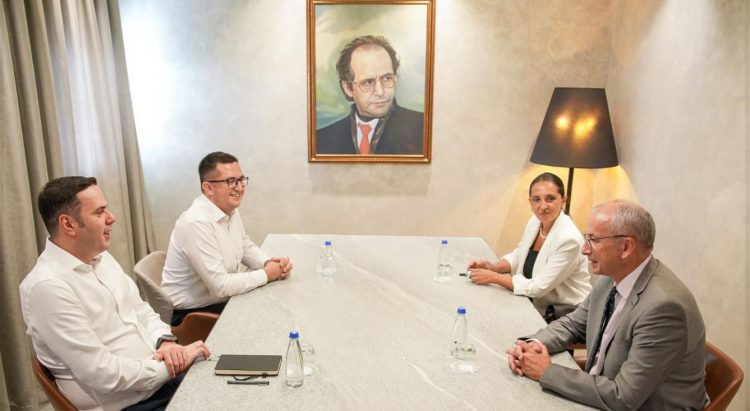 Abdixhiku e pret në takim lamtumirës shefin e Misionit të OSBE-së