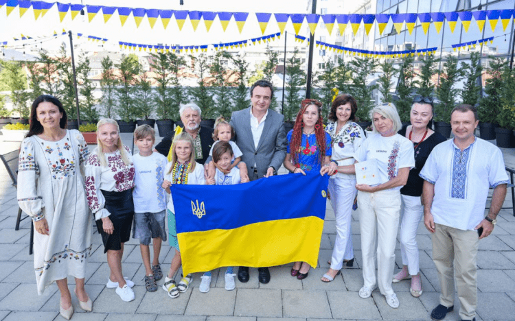 Ditën e Pavarësisë së Ukrainës, Kryeministri Kurti pret qytetarë ukrainas: Kosova është bërë shtëpi e dytë për ta