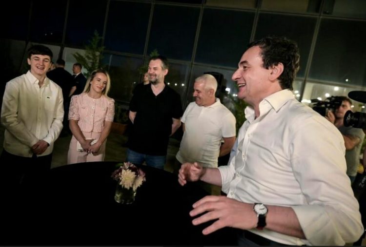 Kryeministri Kurti organizoi pritje për ekipin olimpik në Ballkonin e Hapur të Qeverisë (Foto)