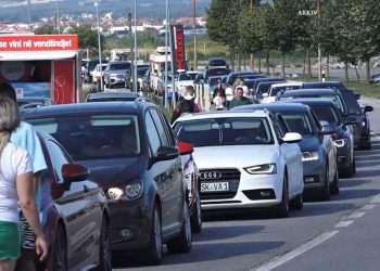 Deri në 4 orë pritje në Merdarë për ta lëshuar Kosovën