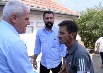 Sveçla dhe Krasniqi vizitojnë familjet që ua ndërtuan shtëpitë në Leposaviq dhe Mitrovicë të Veriut