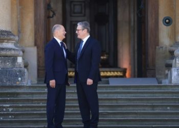 Starmer dëshiron të ‘rivendos marrëdhëniet me Evropën’ në bisedimet e Berlinit