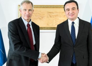 Zyrtari për operacione takohet me Kurtin, diskutojnë për bashkëpunim mes institucioneve të sigurisë e mbrojtjes