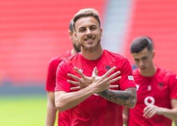 FOTO-LAJMI/ Tashmë është zyrtare, sulmuesi kuqezi transferohet në Turqi, kontratë 3 vjeçare me klubin turk